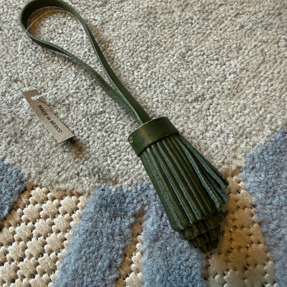 Portland Leather Olive Green Tassel - Picture 2 of 4